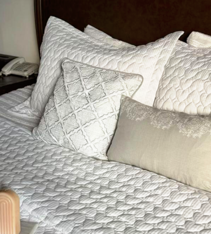 HeartNest Bedding Set – Timeless Elegance in White