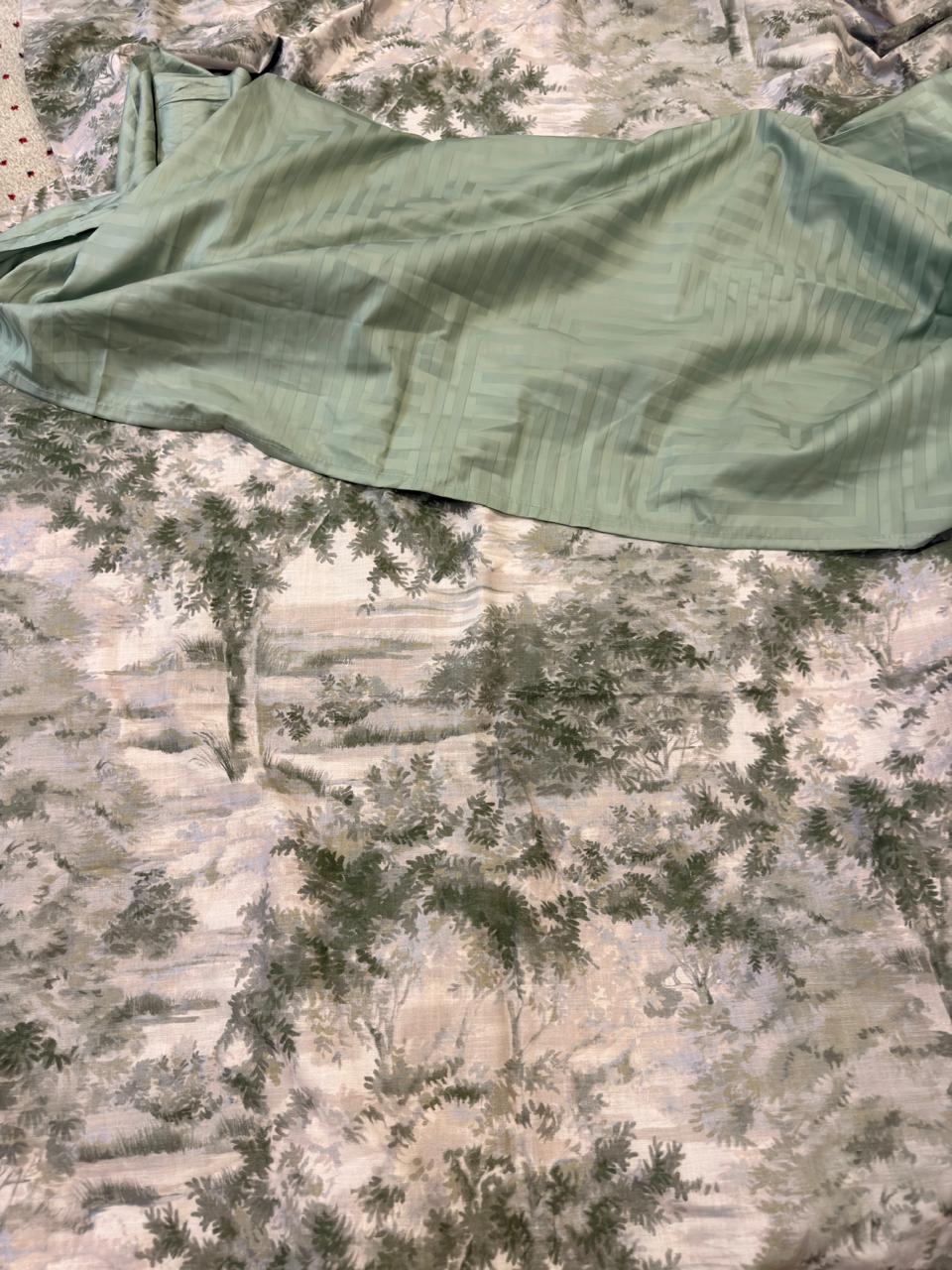 Pottery Barn Bedsheets - Image 6