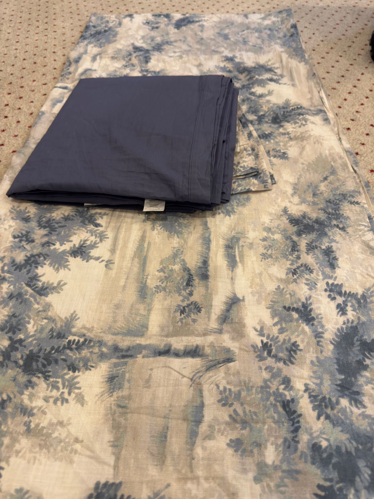 Pottery Barn Bedsheets - Image 5
